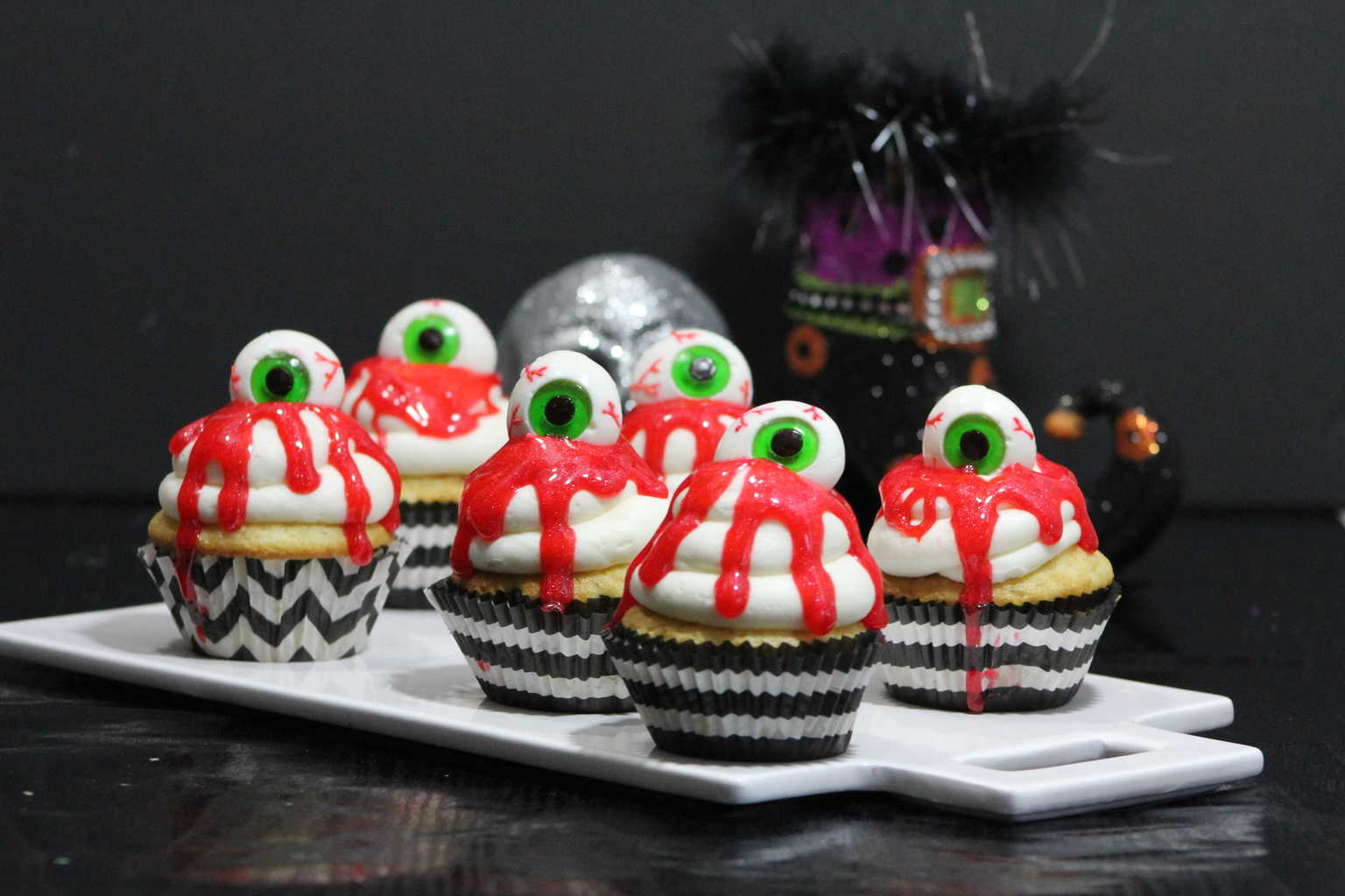 Decorate Halloween Cupcakes With Bleeding Eyes