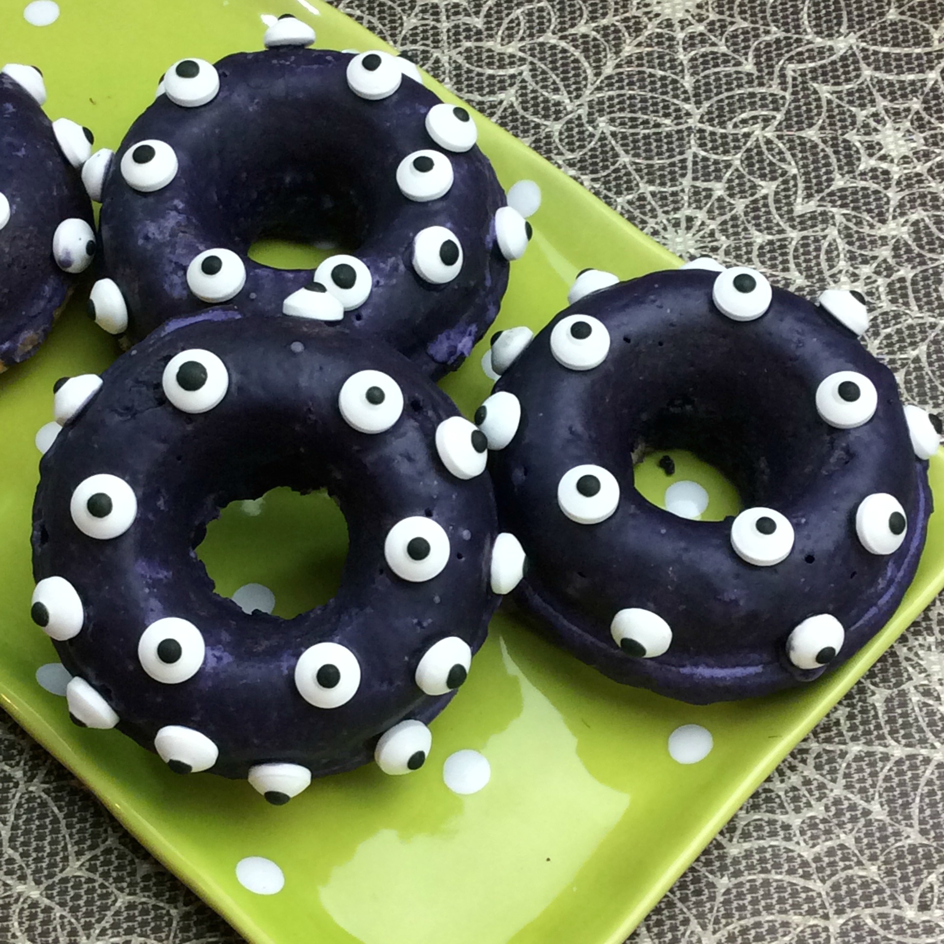 Eyeball monster donuts