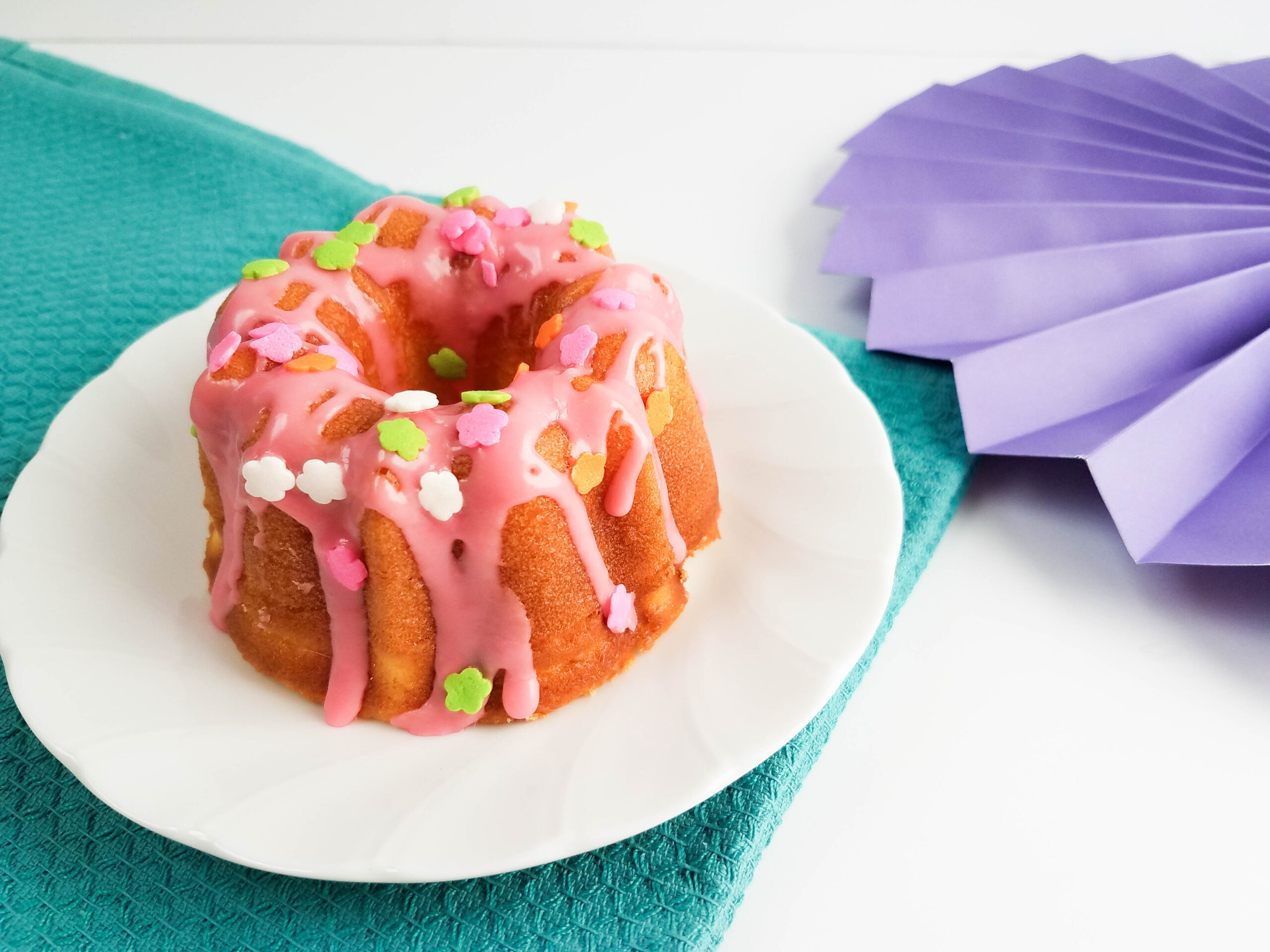 How To Make A Bundt Cake With Frosting And Sprinkles